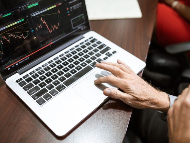 Avis et test de Koyfin : analyse, charting et reporting
