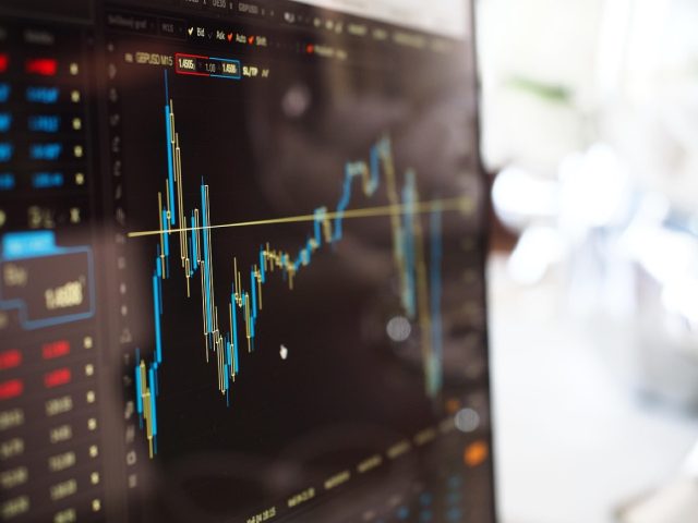 Comparatif logiciels de backtesting pour stratégies actions