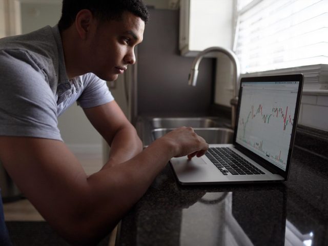 Saxo Banque vs Bourse Direct pour investir en actions
