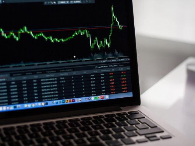 TradingView ou Koyfin : technique vs fondamentale